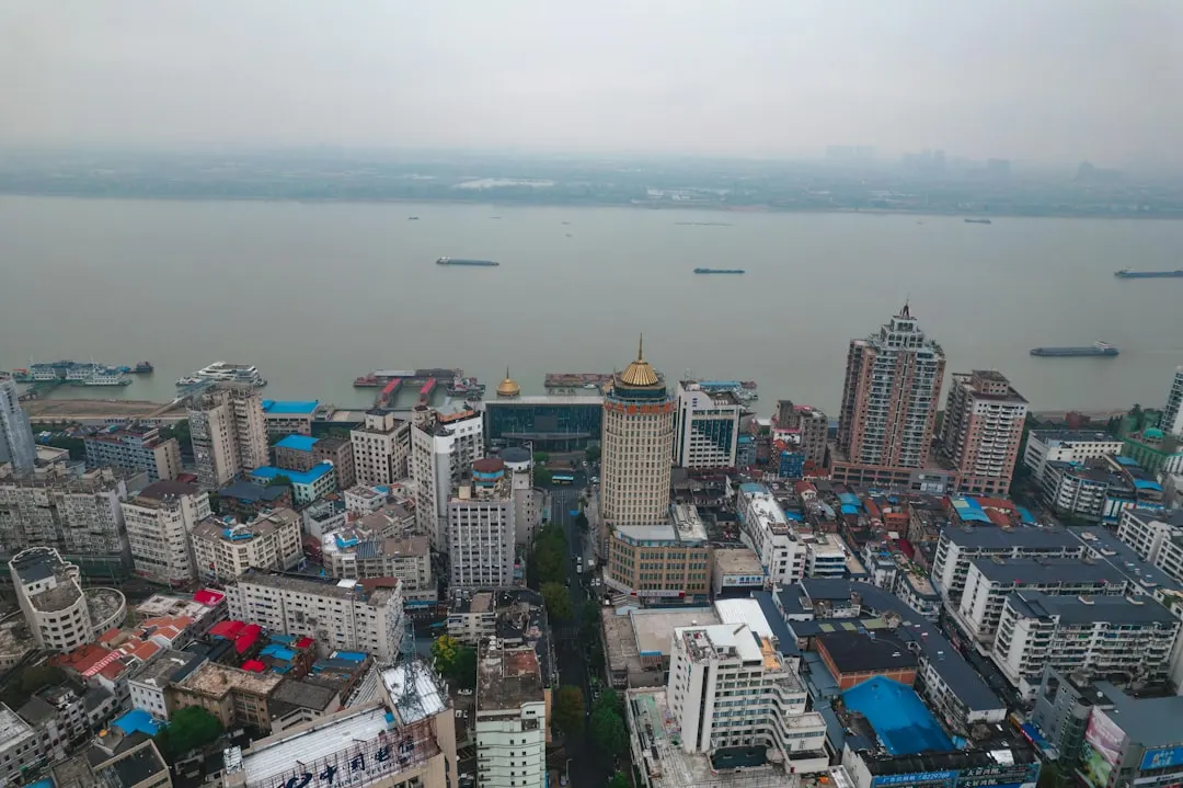 六类与超六类网线对比:性能参数及工程适配建议